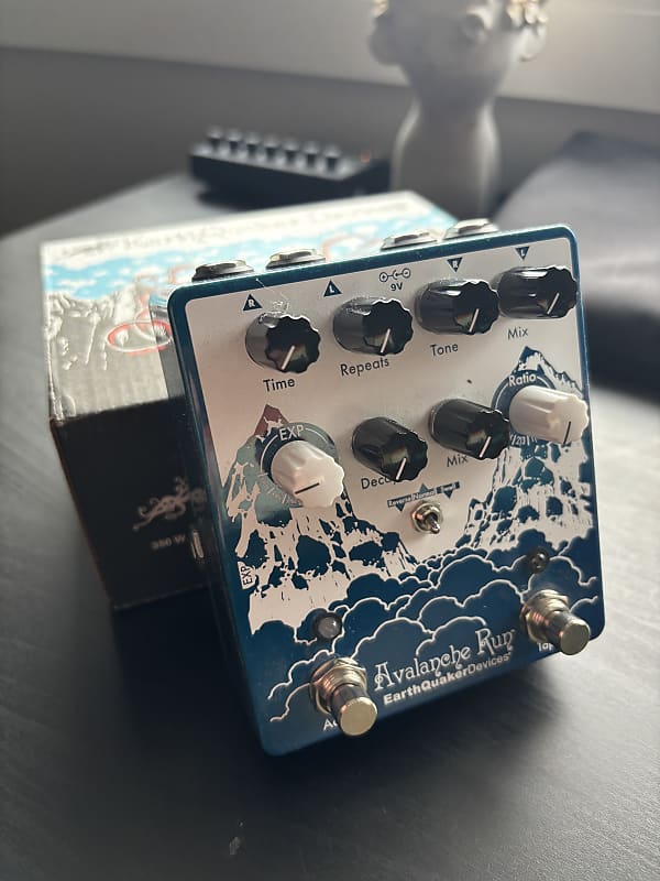 EarthQuaker Devices Avalanche Run Stereo Reverb & Delay with Tap Tempo V2