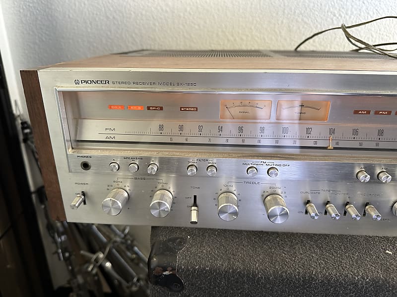 Pioneer SX-1250 160-Watt Stereo Solid-State Receiver 1976 - 1978 - Silver  			