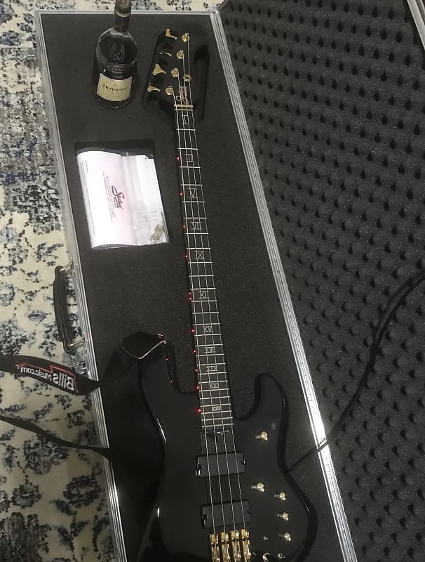 Status Graphite B2 Entwistle bass model (derived from the Reverb
