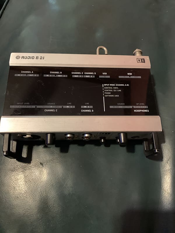 Native Instruments Audio 8 DJ Silver Reverb