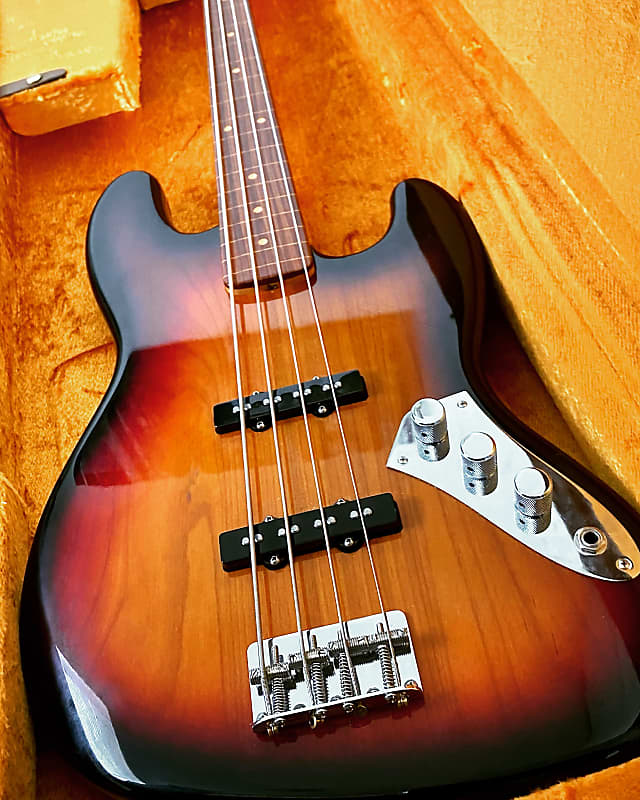 Fender Jaco Pastorius Artist Series Signature Fretless Jazz Bass 2000 - 2016 - 3-Color Sunburst image 1