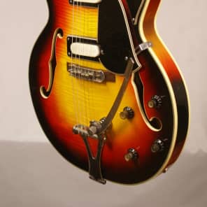 Univox Custom ES 335 1960's Sunburst Hollow Body electric guitar Made in JAPAN with a hardshell case image 3