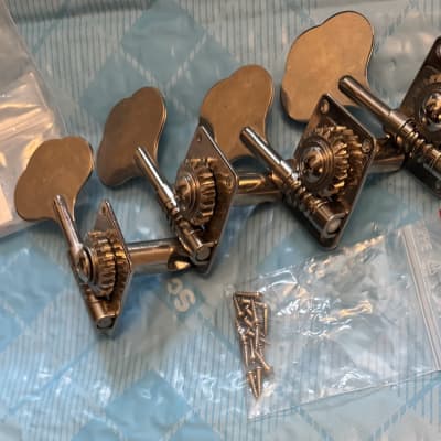 Fender Mustang bass tuners with screws 1998 - Chrome image 2