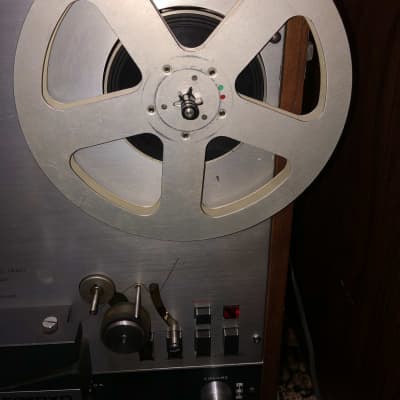 ROBERTS 5050 XD (Akai) Reel to Reel 10 Capable W/Metal 7 Reel + Tape Wood  Veneer Case Silver