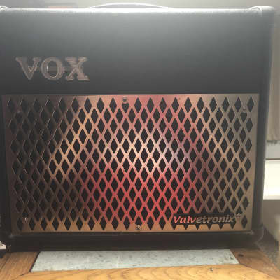 Vox Valvetronix AD15VT 15-Watt 1x8" Modeling Guitar Combo image 1