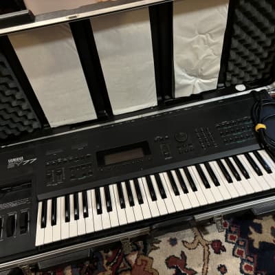 Yamaha SY77 Synthesizer 1989 - Black