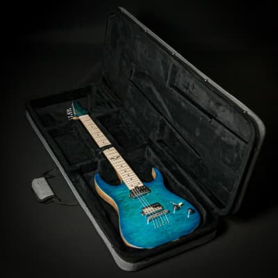 Lindo 6X Compact Quilted Maple / Bamboo Electric Guitar and Hard Case - Ocean Burst / Turquoise image 2