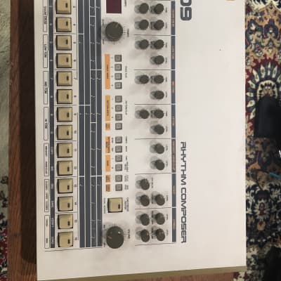 Roland TR-909 Rhythm Composer 1983 - 1985 - White