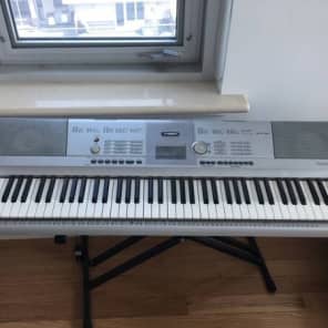 Yamaha Portable Grand DGX 205 Reverb