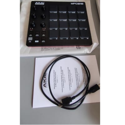 Akai MPD218 2015 - Present - Black image 7