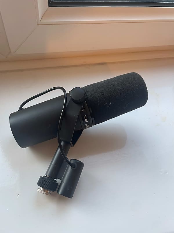Shure SM7B Cardioid Dynamic Microphone Black