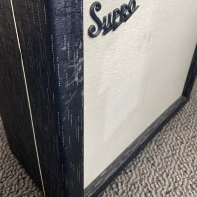 Supro Model 1932R Royale 50-Watt 1x12" Guitar Combo Amplifier - B stock image 8