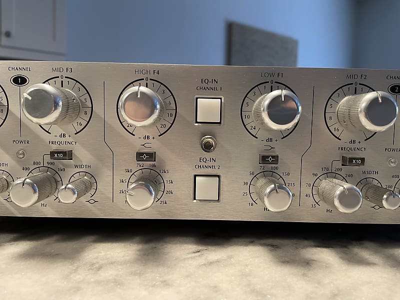 Avalon AD2055 Dual Mono Parametric EQ | Reverb Canada