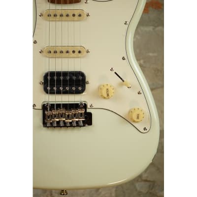 JET GUITARS JS400 OW - Stratocaster HSS Roasted Maple Neck - Olympic White image 5