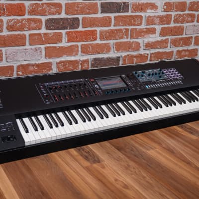 Roland Fantom-8 88-Key Workstation Keyboard