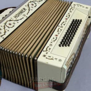 Hohner 34 key Accordion with Case image 3