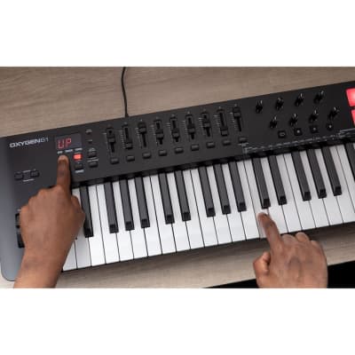 M-Audio Oxygen 61 MKV 61-Key Keyboard Controller with Smart Scale Mode and Built-in Arpeggiator image 6