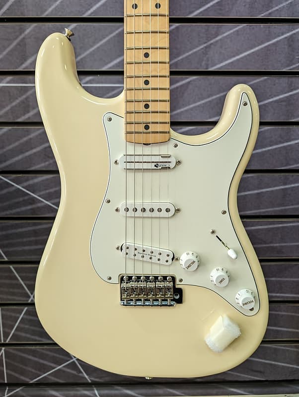Fender EOB Stratocaster, Olympic White, Maple - Includes deluxe Gig Bag B Stock image 1