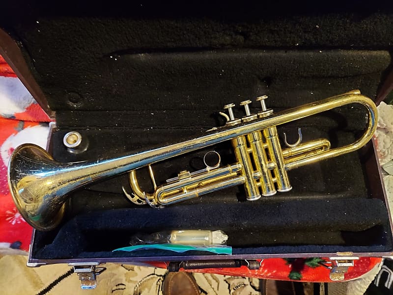 Yamaha YTR‑2335 Standard Bb Trumpet, Japan, with case and mouthpiece image 1