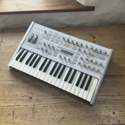 Access Virus TI2 Polar 37-Key Digital Synthesizer 2010s Polar White