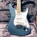 Fender American Professional Stratocaster with Maple Fretboard 2016  Sonic Grey