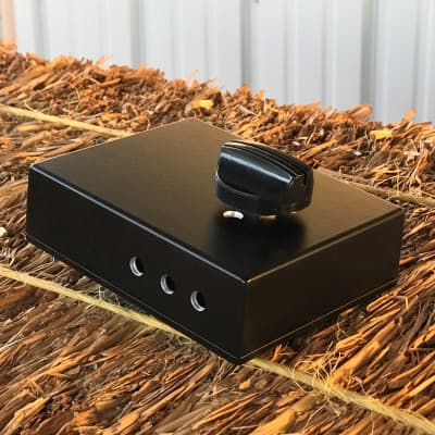 Stami's Customs - Raven 8 Ohm 65 Watt Speaker Attenuator for Tube Amp in Black Bild 2