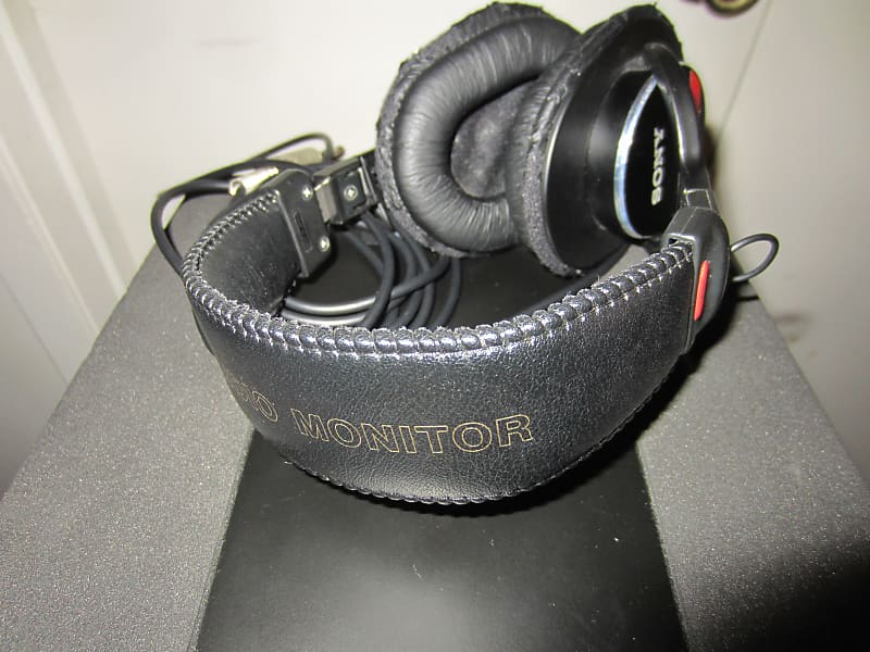 Sony MDR-CD900ST Closed Monitoring Headphone | Reverb