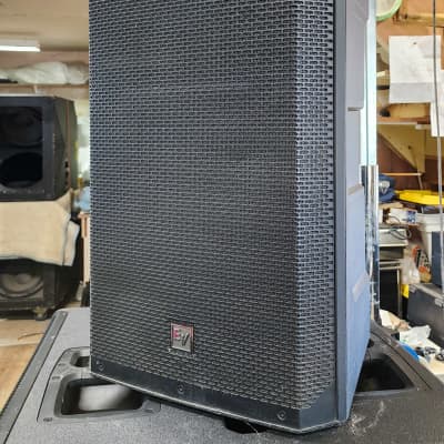Electro-Voice ELX200-15P 15" 2-Way Powered Speaker 2017 - Present - Black image 1