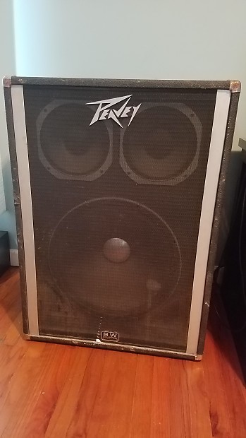 Peavey 1820 400-Watt Bass Enclosure with 1x18 and 2x10 Speakers image 1
