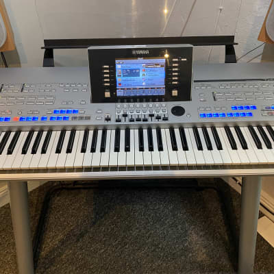Yamaha Tyros4 61-Key Arranger Workstation Keyboard 2010s - Silver