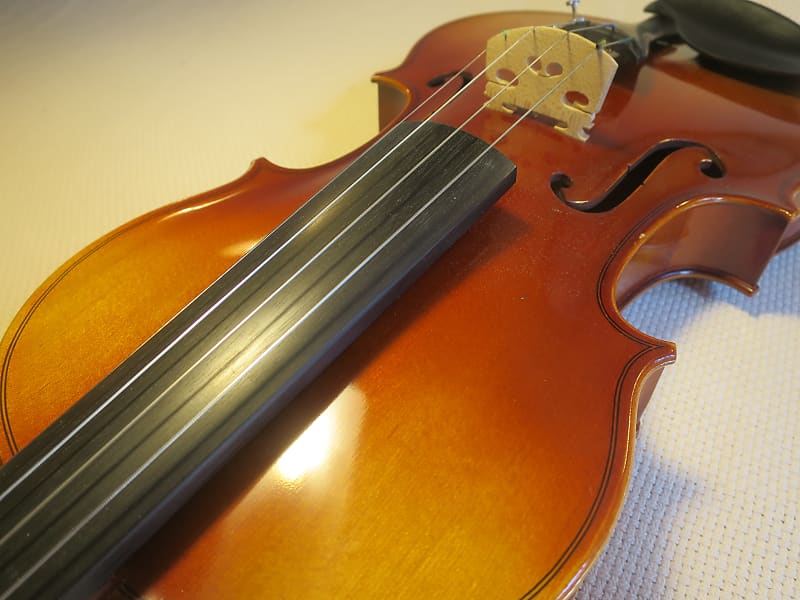 1988 Suzuki Violin No. 300, 4/4 Intermediate with Case - Near-Mint 