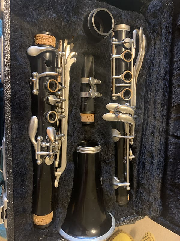 Bestler selling clarinet