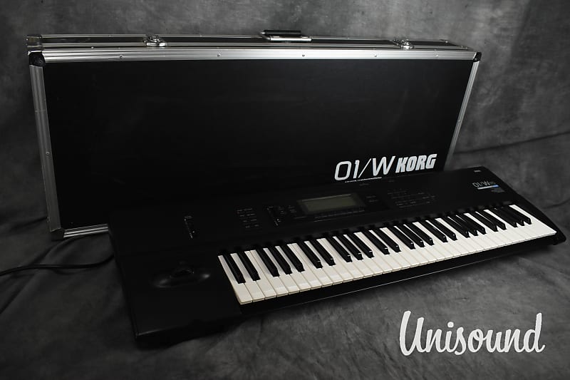 Korg 01/W FD Music Workstation Synthesizer in Very Good Condition