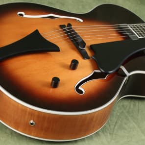 Hofner J17-SB  Archtop  - Single pickup Jazz Guitar in Sunburst image 2