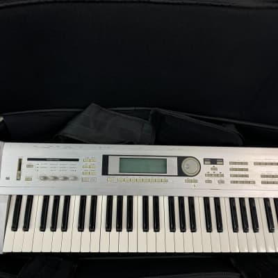 Korg Triton LE 61-Key 62-Voice Polyphonic Workstation 2000 - 2002 - Silver