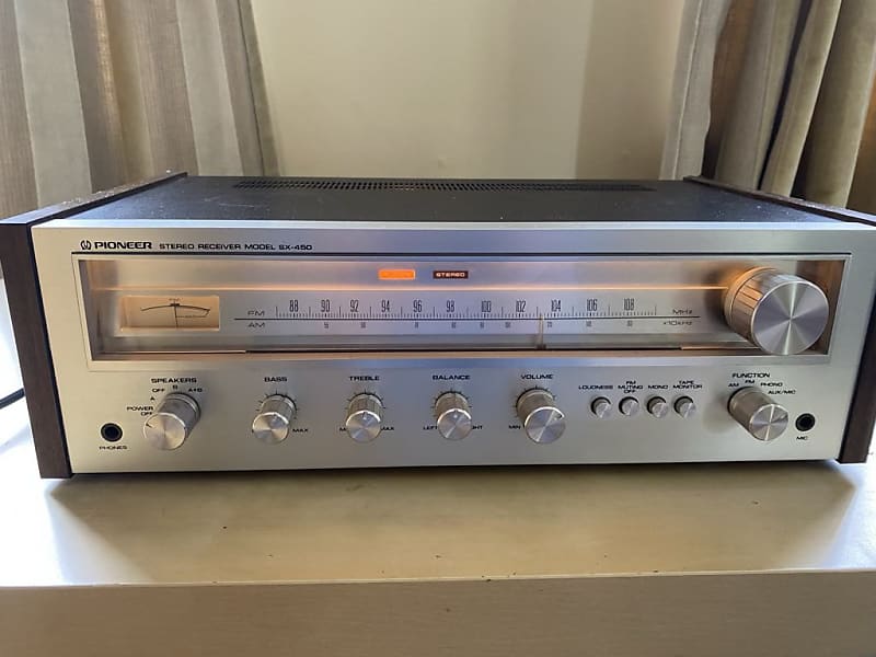Pioneer SX-450 15-Watt Stereo Solid-State Receiver 1976 - 1979 - Silver  			