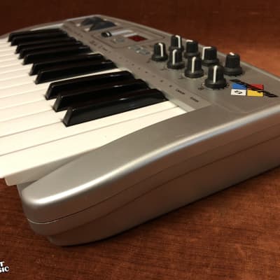 Midiman Oxygen 8 25-Key USB MIDI Keyboard Controller image 6