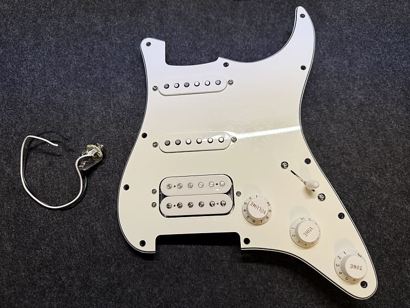 Fender Player Series HSS Stratocaster Stock Pickups/Pickguard | Reverb