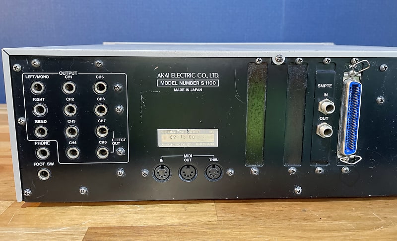 Excellent] Akai S1100 MIDI Stereo Digital Sampler 4MWords OS 4.30