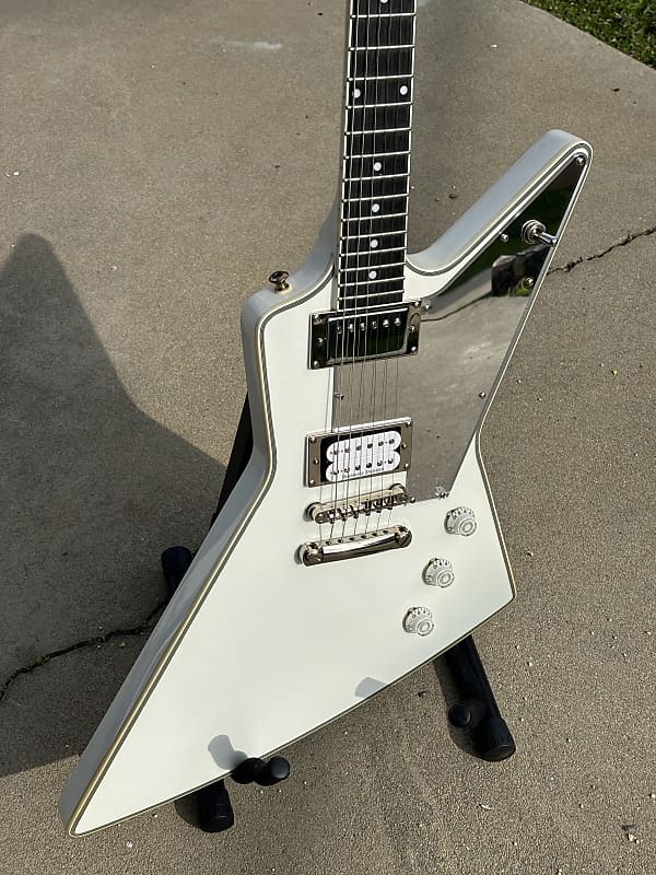 Epiphone tommy thayer white 2024 lightning explorer