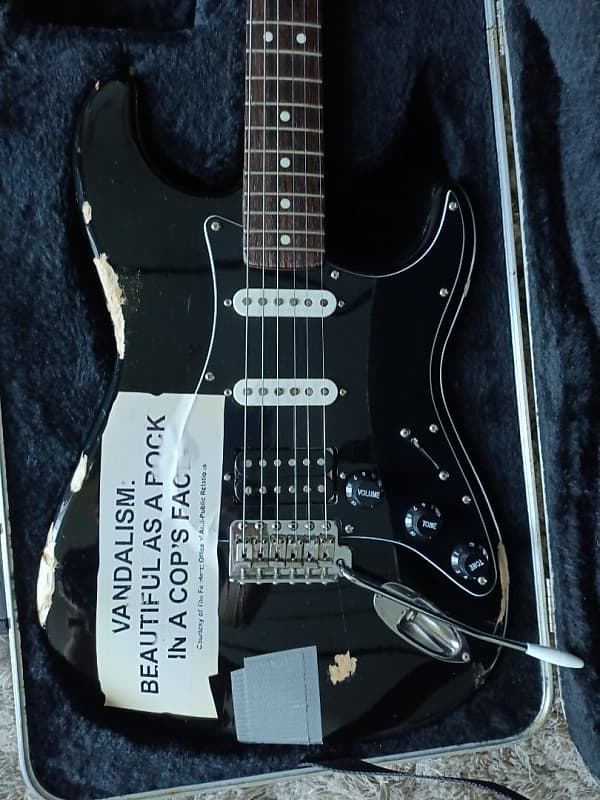 Fender Kurt Cobain Vandalism Stratocaster 1993-94 with Hard | Reverb