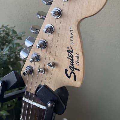 Squier Affinity Series Stratocaster HSS with Rosewood Fretboard 2010 - Black image 11