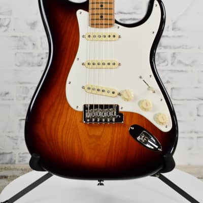 New Limited Edition Fender American Professional II Stratocaster Electric Guitar 2 Tone Sunburst w/Case image 1