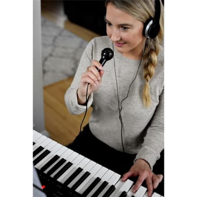 Alesis Harmony 61 MKII 61-Key Portable Keyboard with Built-In Speakers image 4