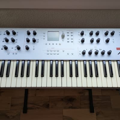 Alesis Ion 49-Key Analog Modeling Synthesizer 2000s - Silver