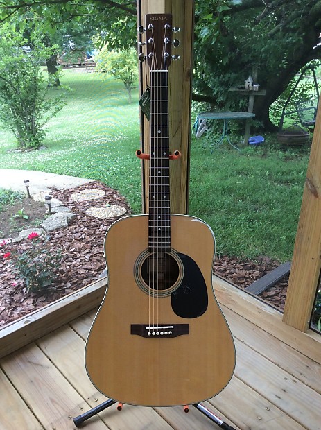 Sigma SD28 Acoustic Guitar, w/HSC & 12 choice points image 1