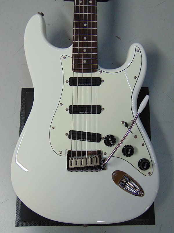 2010 Squier Deluxe Hot Rails Stratocaster, White Reverb