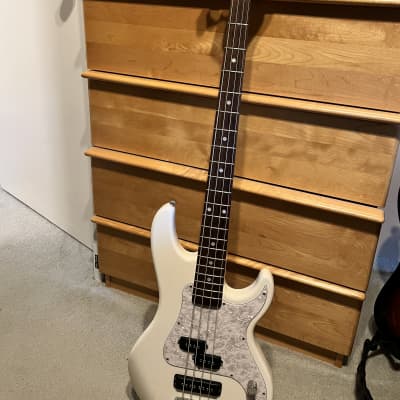 G&L SB-2 4-String Bass with Rosewood Fretboard 2016 - White image 1