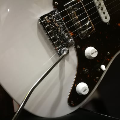 Ibanez AZ2204N-AWD Prestige E-Guitar 6 String - Antique White Blonde + Case image 2