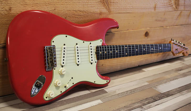 Fender Custom Shop Limited Edition '62/'63 Stratocaster Journeyman Relic  Aged Fiesta Red